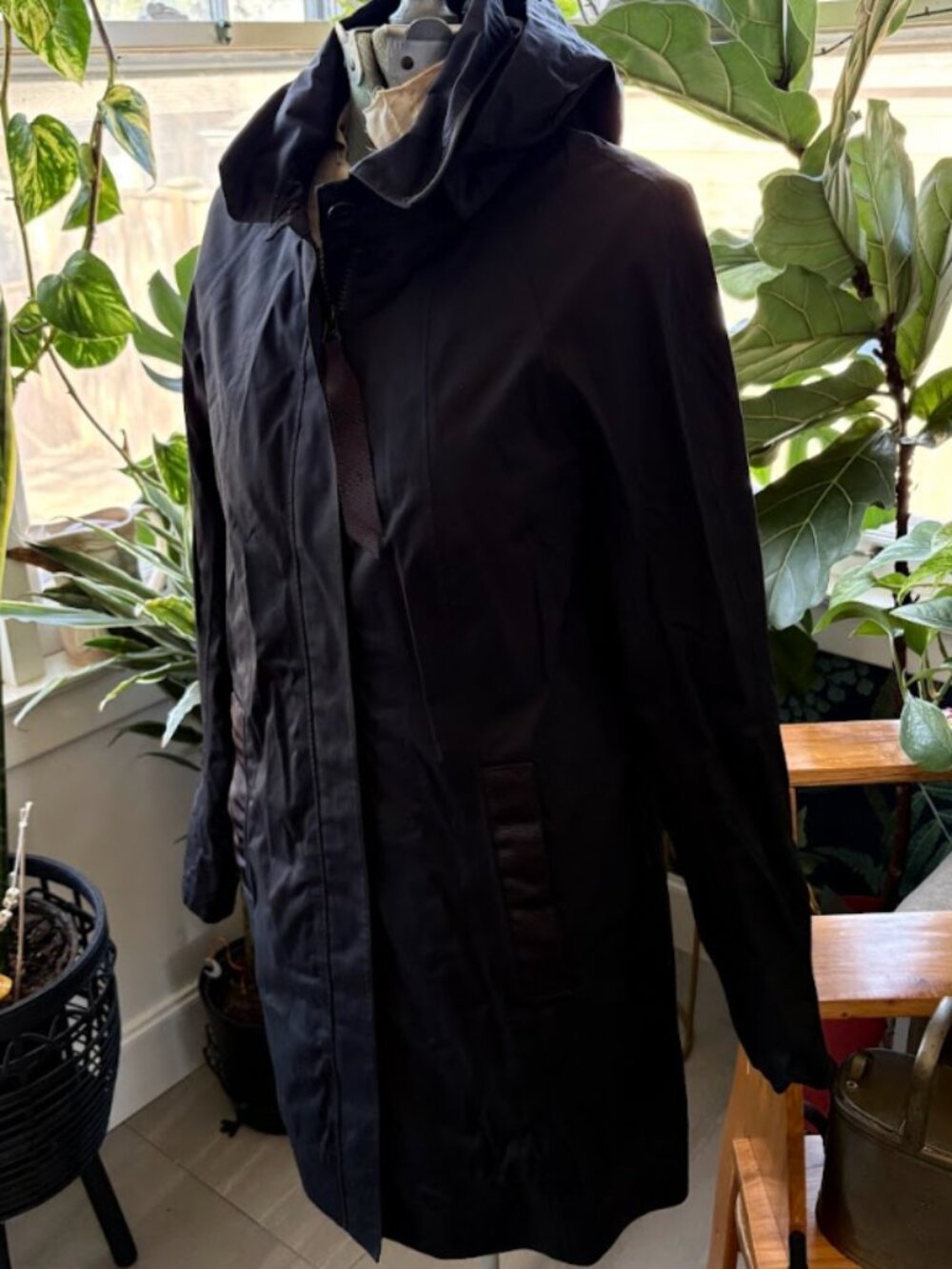 lululemon Black Waterproof Hooded Raincoat Jacket - Size 4